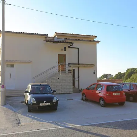 Stanici 12723b * Omiš